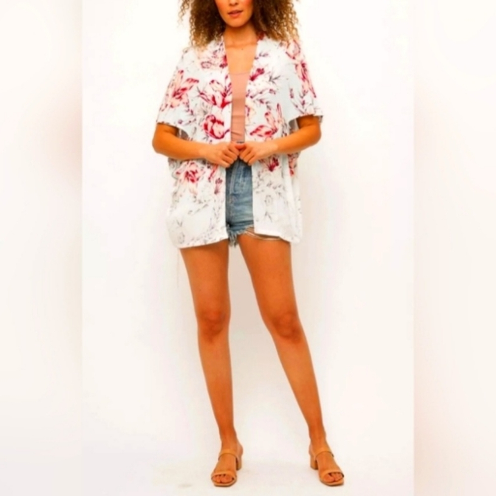 🆕️(M)🌼🔥Mystree🔥🌼 100% Rayon Kimono White w Dipped Floral Flowy Short Sleeve